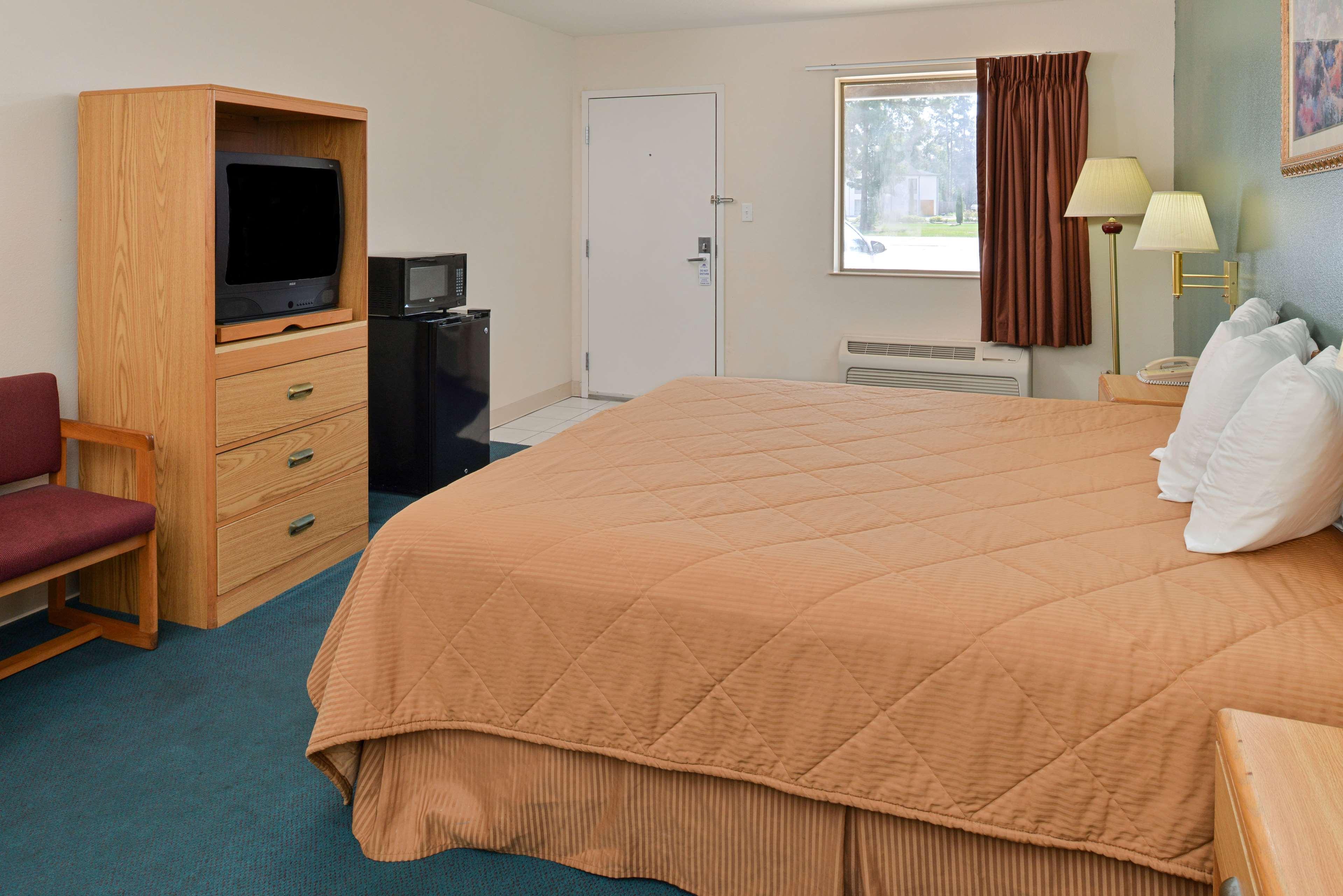 Vila Gale Cabo Кабу-ди-Санту-Агостинью Экстерьер фото A typical Super 8 room